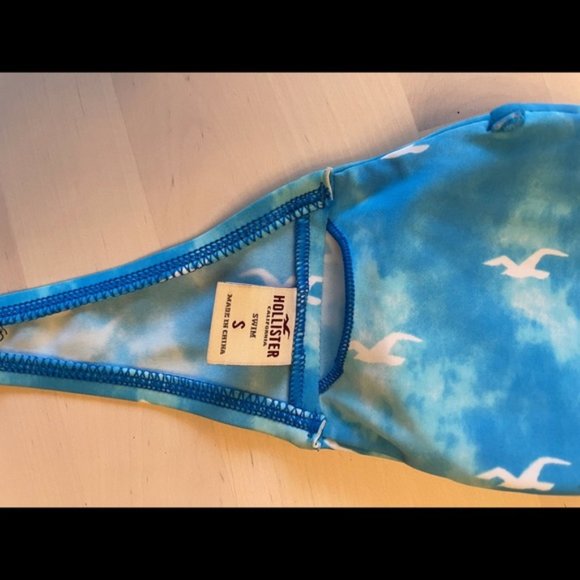 Reposh - Beautiful blue and white Hollister bikini top (small) - Picture 4 of 6
